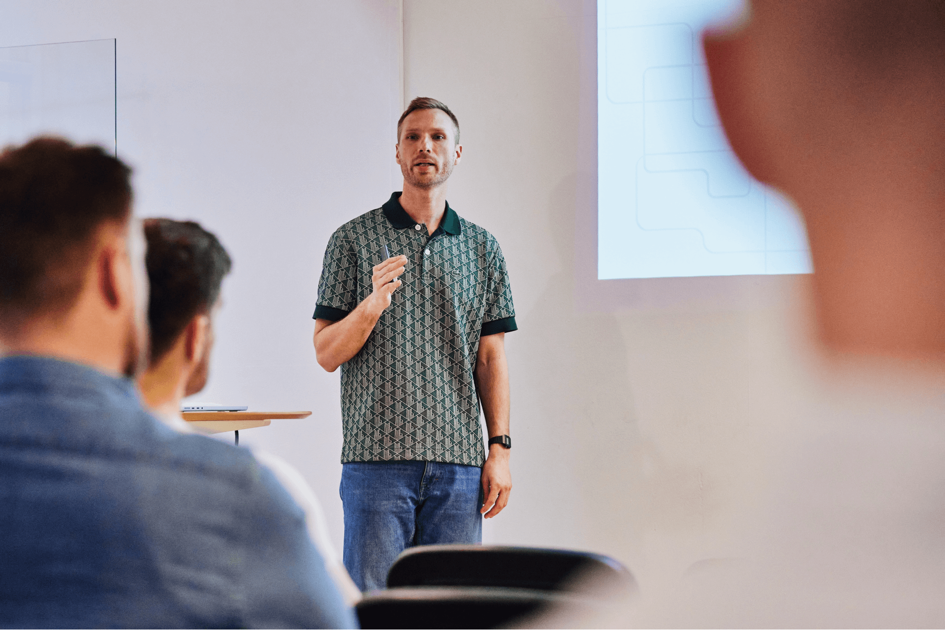 Kommunikationsrådgiver og tekstforfatter · Kristian Frost